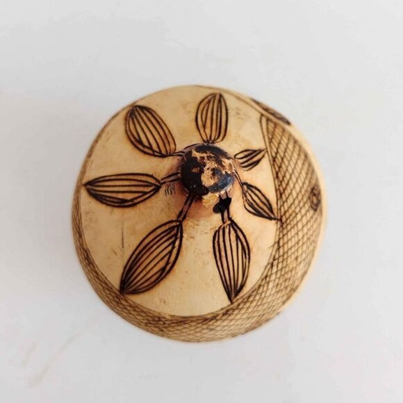 Vintage Hand Carved Peruvian Gourd Lattice Floral Leaf Design Folk Art Musical R - Picture 5 of 7